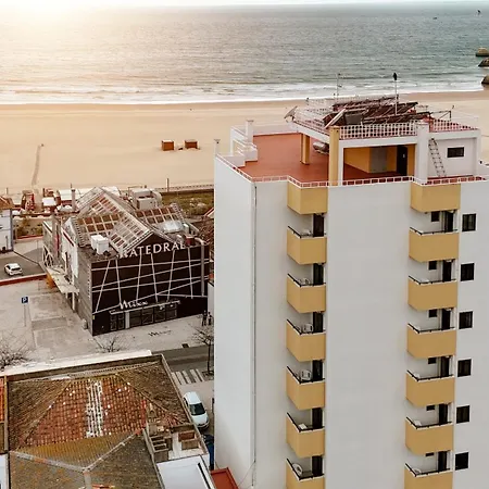 Avenida ホテル 3*