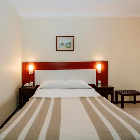 ホテル Avenida 3*